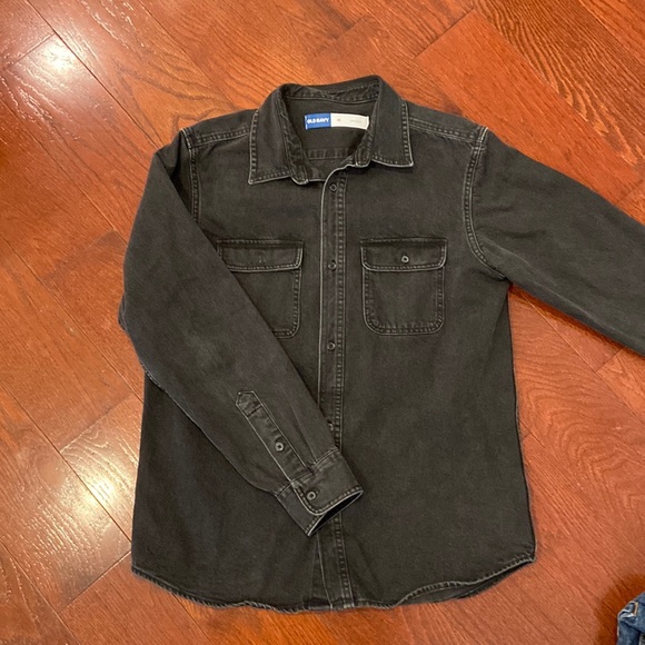 Men’s Old Navy black denim long-sleeve button up shirt. Lightly worn size M - Picture 1 of 6